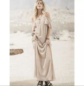 Moon River Synthetic Ribbed Cold Shoulder Beige Maxi Dress Sz Medium